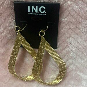 Gold DC Twist Teardrop